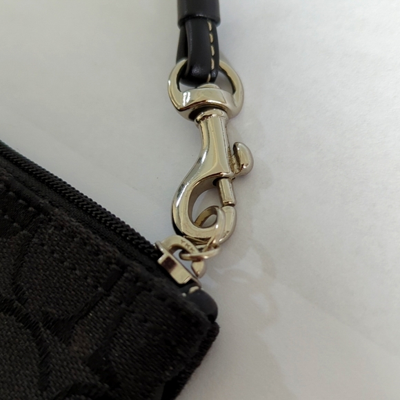COACH wristlet - Picture 4 of 5